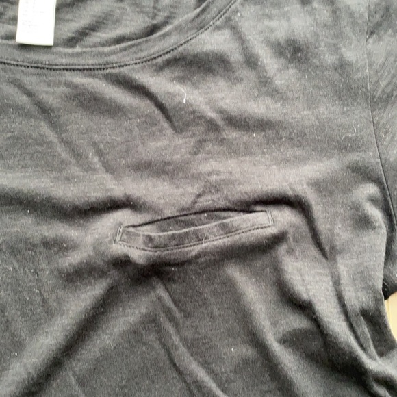 Basic black tee - Picture 4 of 4